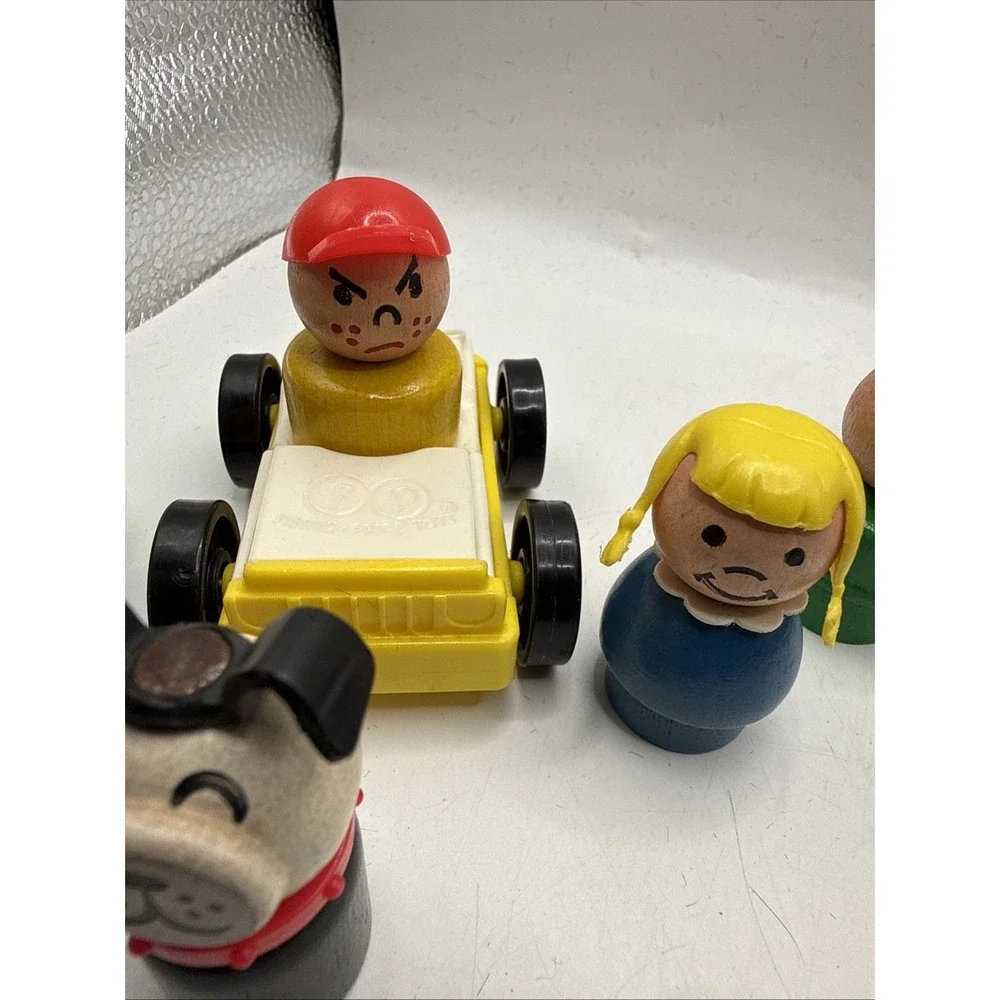 Lot‎ of 13 Vintage Fisher-Price Little People Figures & 4 cars 1970s (17 Pieces)